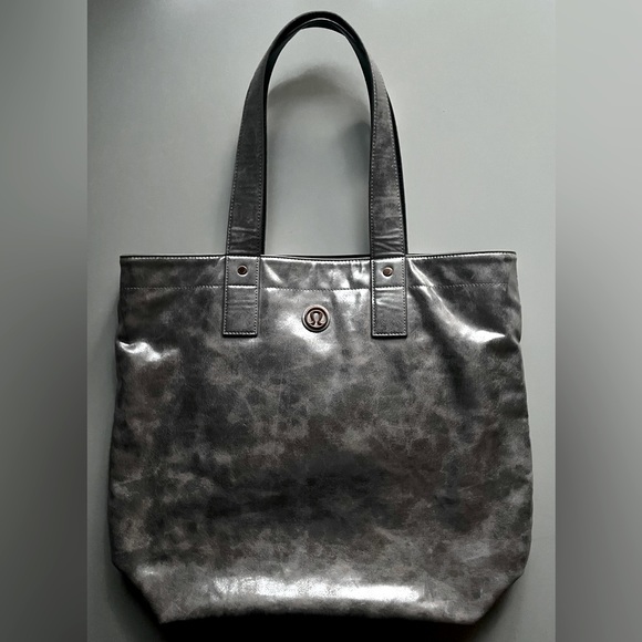 lululemon athletica Handbags - Lululemon Tote *Reversible
